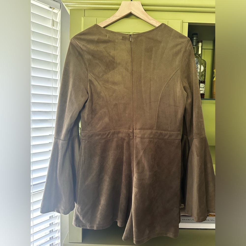 Olive 🫒 romper - Picture 3 of 7